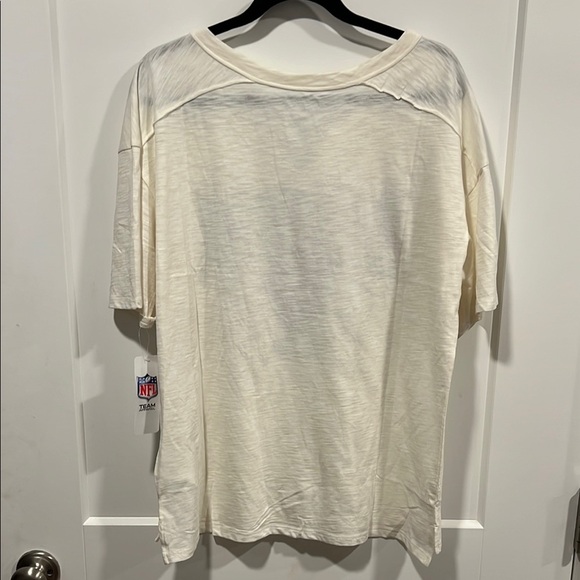 Raiders Graphic Official NFL T-Shirt in Cream - Picture 7 of 7